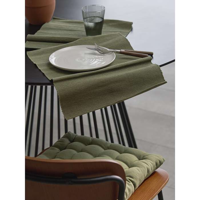 Подушка на стул из хлопка оливкового цвета из коллекции essential, 40х40 см Tkano TK24-CP0001
