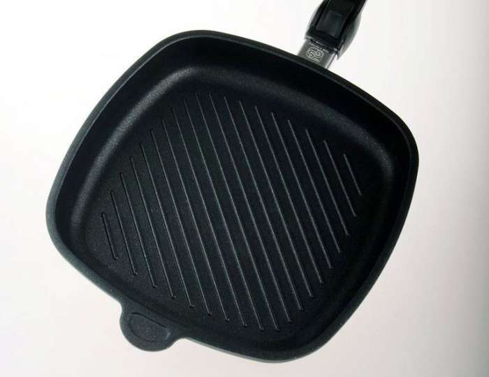 Сковорода-гриль квадратная с несъемной ручкой, 26х26 см AMT GASTROGUSS INDUCTION 267-i