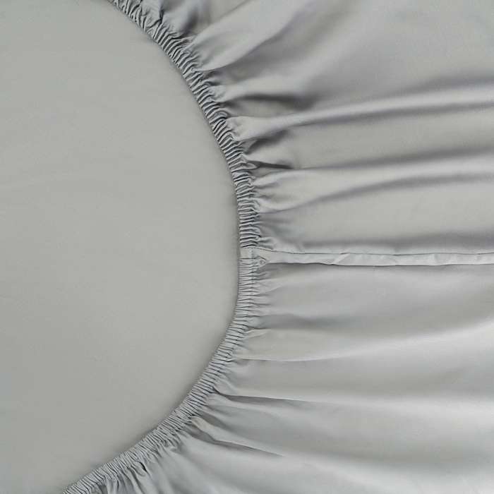 Простыня на резинке из премиального сатина светло-серого цвета из коллекции essential,  160х200х30 с Tkano TK25-FS0010
