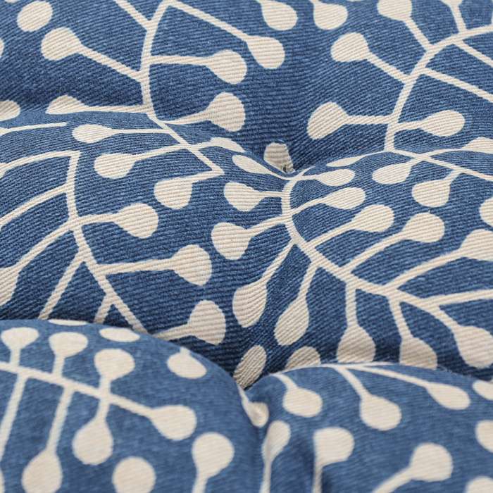 Подушка на стул темно-синего цвета с принтом Спелая Смородина из коллекции scandinavian touch, 40х40 см Tkano TK24-CP0006