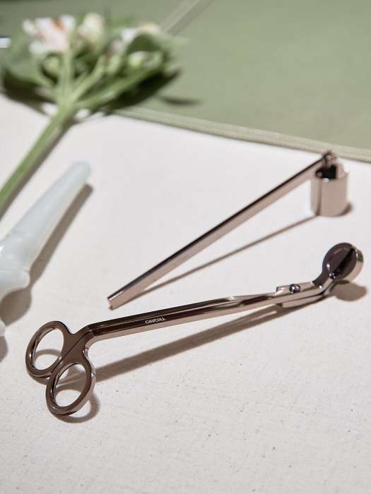 Набор аксессуаров для свечей дымчато-коричневого цвета из коллекции essential Tkano TK22-DEC-CNA0001