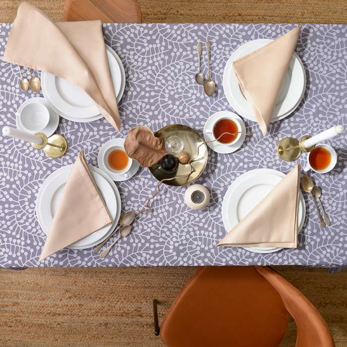 Скатерть из хлопка фиолетово-серого цвета с рисунком Спелая смородина, scandinavian touch, 180х260см Tkano TK21-TC0022