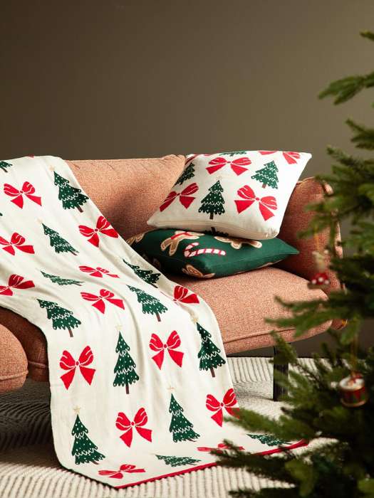 Подушка вязаная с новогодним рисунком christmas bows из коллекции new year essential, 45x45 см Tkano TK25-CU0015