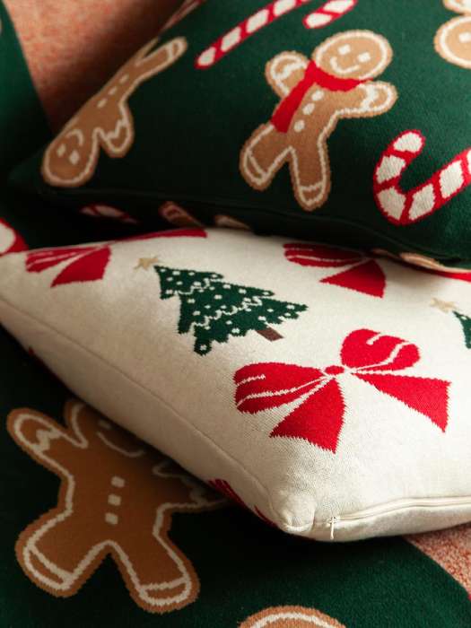 Подушка вязаная с новогодним рисунком christmas bows из коллекции new year essential, 45x45 см Tkano TK25-CU0015