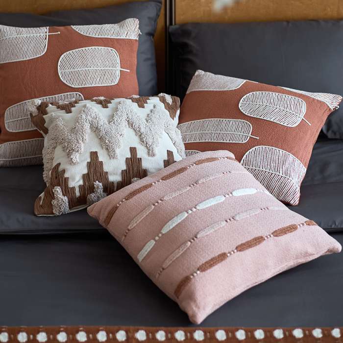 Подушка декоративная feather sketch из коллекции ethnic, 45х45 см Tkano TK25-CU0009