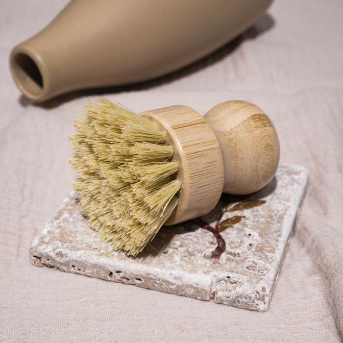 Щетка круглая деревянная со светлой щетиной из сизаля HOMEFEEL КР-03/1