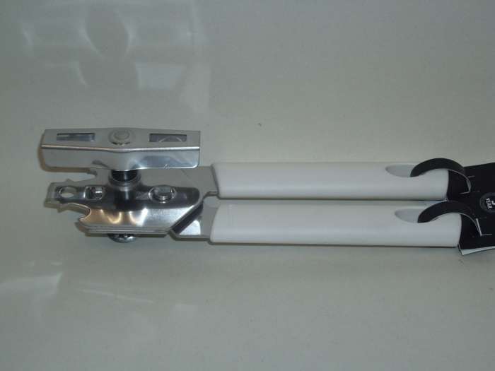 Открывалка для консервов с металлической ручкой Essential 