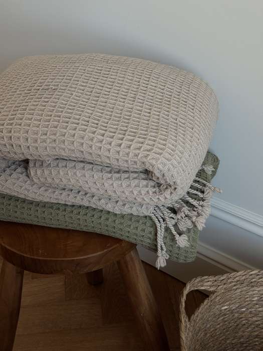 Плед из шерсти бежево-серого цвета из коллекции essential, 130х180 см Tkano TK23-TH0003