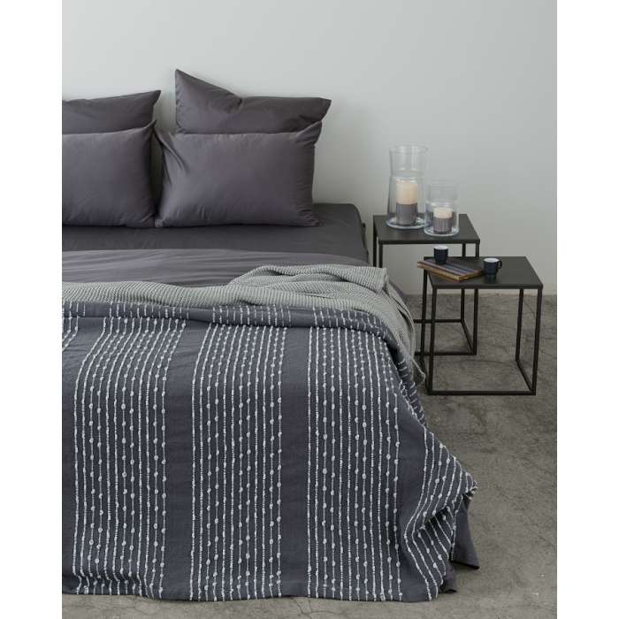 Покрывало из хлопка серого цвета с декоративной строчкой из коллекции ethnic, 180х250 см Tkano TK19-BS0011