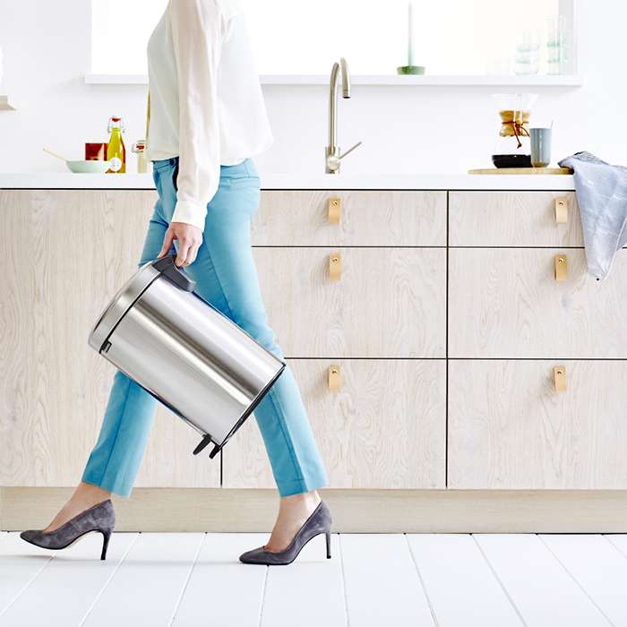 Мусорный бак с педалью newIcon (12 л), стальной матовый (FPP) BRABANTIA 112041