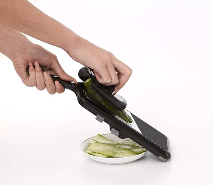 Терка-шинковка с держателем Weis 2-4 мм толщина нарезки, 31х11 см, сталь нержавеющая, пластик W-19620