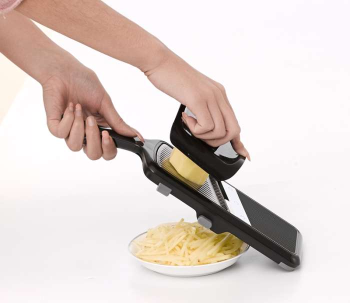 Терка-шинковка с держателем Weis 2-4 мм толщина нарезки, 31х11 см, сталь нержавеющая, пластик W-19620