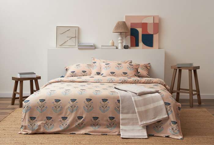 Комплект постельного белья "Летний цветок" из премиального сатина из коллекции russian north, 150х200 см Tkano TK24-DC0041