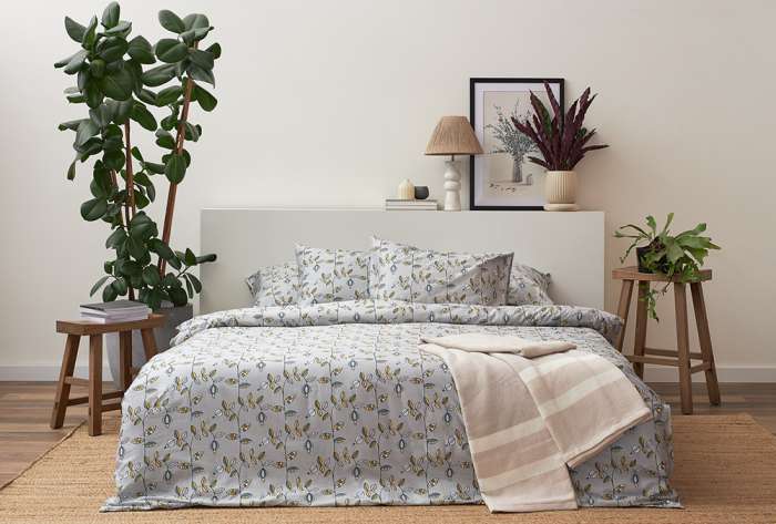 Комплект постельного белья "Ягоды тайги" из премиального сатина из коллекции russian north, 150х200 см Tkano TK24-DC0037