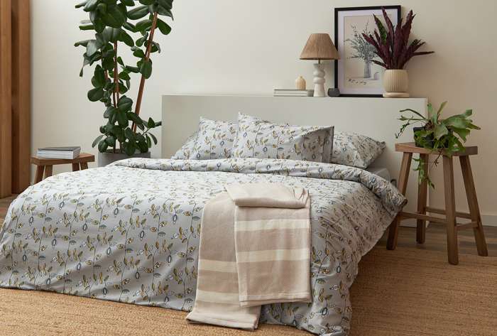 Комплект постельного белья "Ягоды тайги" из премиального сатина из коллекции russian north, 150х200 см Tkano TK24-DC0037