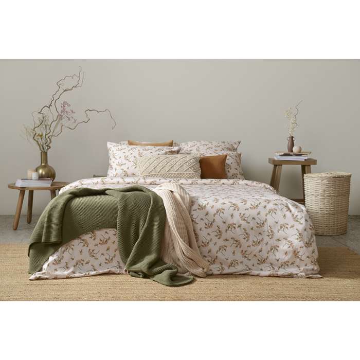 Плед из хлопка жемчужной вязки оливкового цвета из коллекции essential, 130х180 см Tkano TK22-TH0009