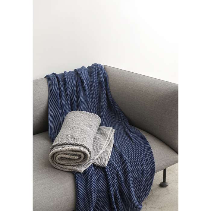 Плед из стираного хлопка темно-синего цвета из коллекции Essential, 130х180 см TKANO TK22-TH0007