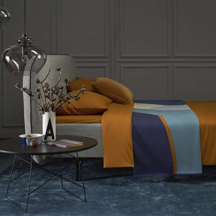 Плед из хлопка с авторским принтом синего цвета из коллекции freak fruit, 130х180 см Tkano TK23-TH0008