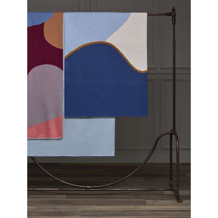 Плед из хлопка с авторским принтом синего цвета из коллекции freak fruit, 130х180 см Tkano TK23-TH0008