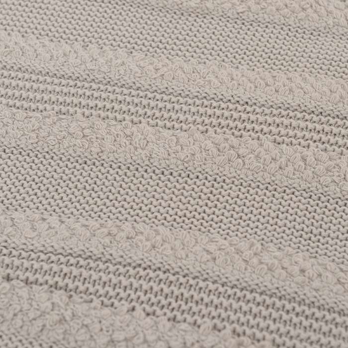 Плед из хлопка с буклированной вязкой светло-серого цвета из коллекции Essential, 130х170 см TKANO TK22-TH0014