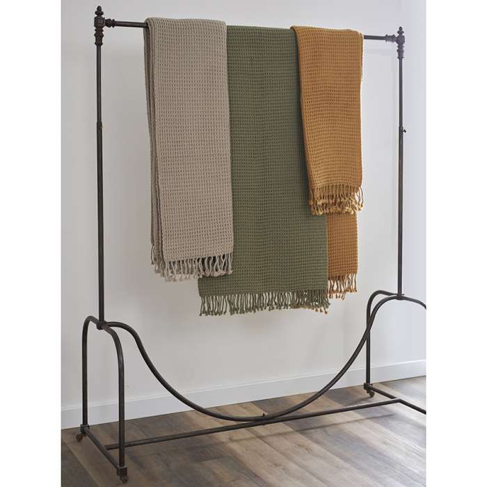 Плед из шерсти травянисто-зеленого цвета из коллекции essential, 130х180 см Tkano TK23-TH0004