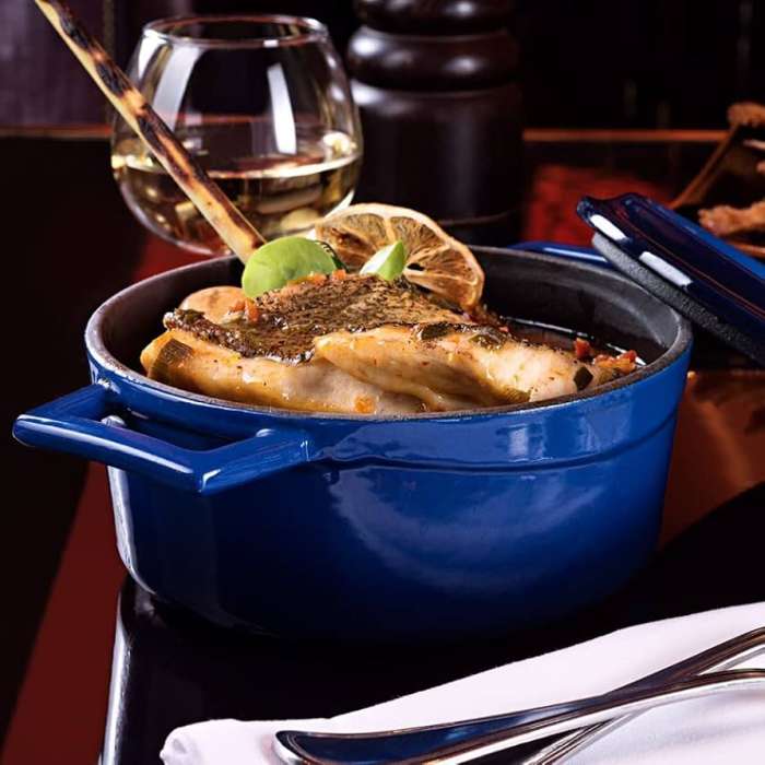 Литая чугунная кастрюля с крышкой PREMIUM синяя 24см 4,5л LAVA LV Y TC 24 PR K2 BL