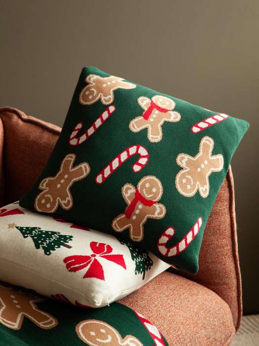 Подушка вязаная с новогодним рисунком gingerman из коллекции new year essential, 45x45 см Tkano TK25-CU0014