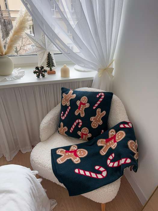 Подушка вязаная с новогодним рисунком gingerman из коллекции new year essential, 45x45 см Tkano TK25-CU0014