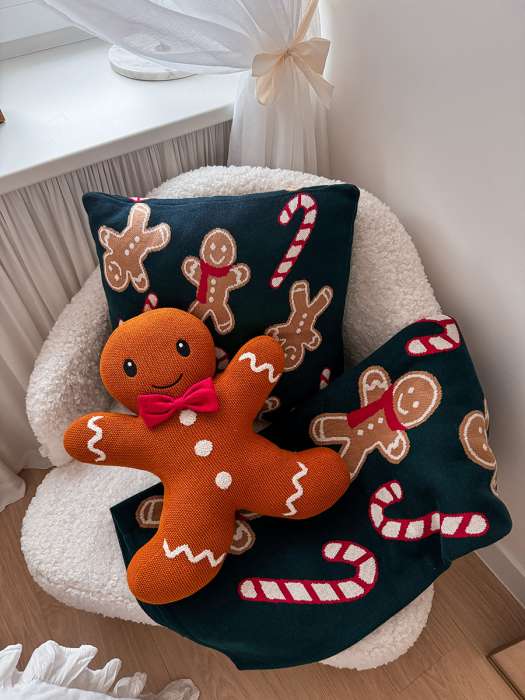 Подушка вязаная с новогодним рисунком gingerman из коллекции new year essential, 45x45 см Tkano TK25-CU0014