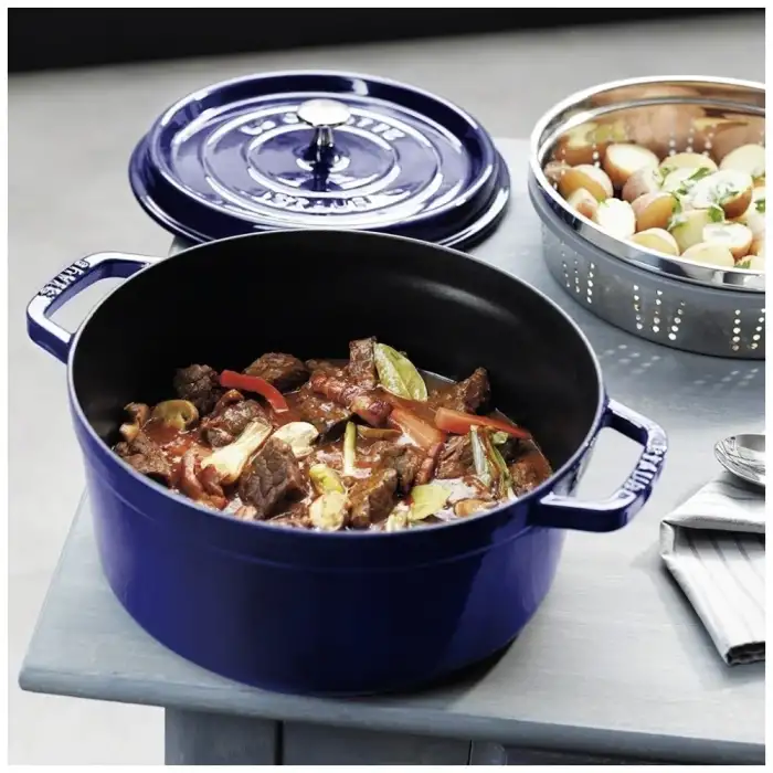 Кокот круглый, 24 см, 3,8 л, темно-синий STAUB 1102491
