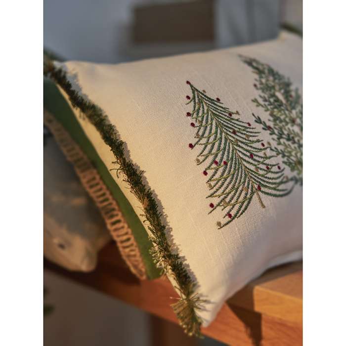 Подушка декоративная с вышивкой christmas tree из коллекции new year essential, 30х45 см Tkano TK23-CU0014
