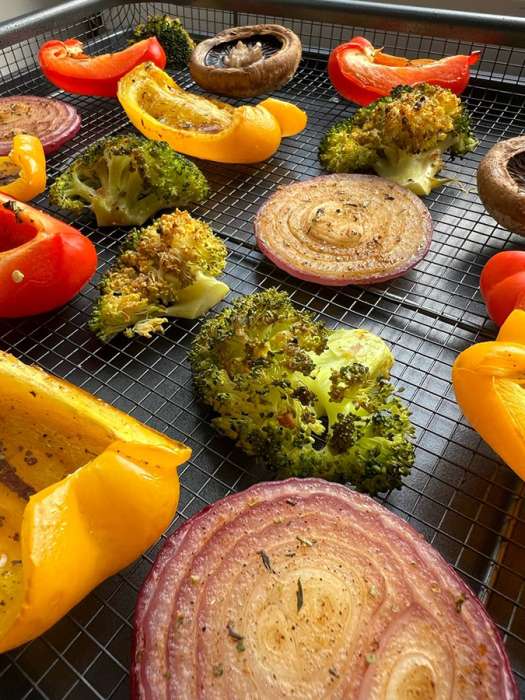 Противень для запекания с решеткой-гриль roast masters, 25х33 см, черный Liberty Jones LJ0000385