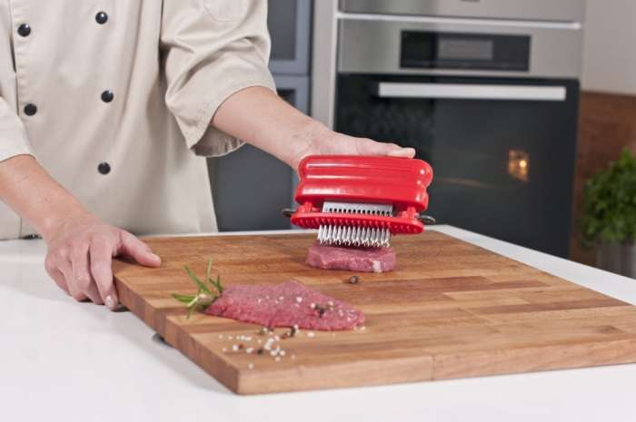Тендерайзер, устройство для размягчения мяса, 45 лезвий, съемная опора, цвет красный VICTOR 453
