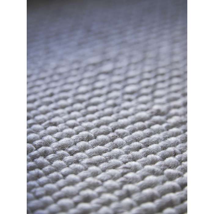 Ковер из переработанного пластика светло-серого цвета из коллекции ethnic, 70х160 см Tkano TK24-DR0037