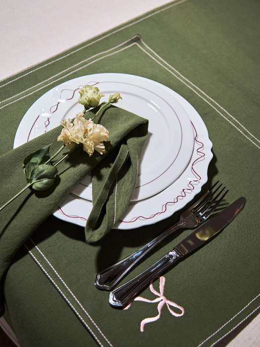 Салфетка сервировочная fancy bows оливкового цвета из коллекции essential, 45х45 см Tkano TK25-NA0005